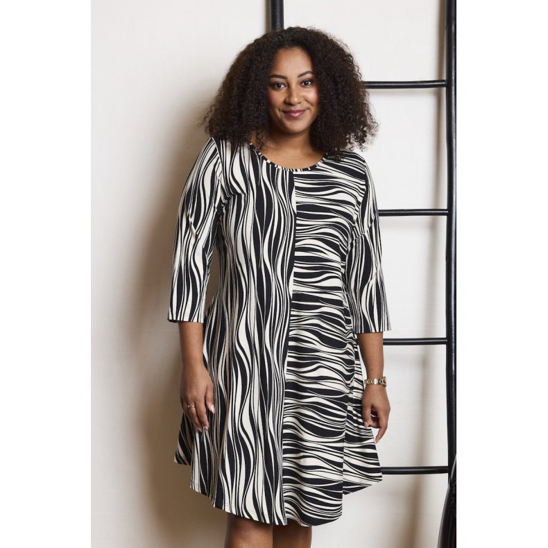 Pont Neuf - Satina Tea Kjole - Black