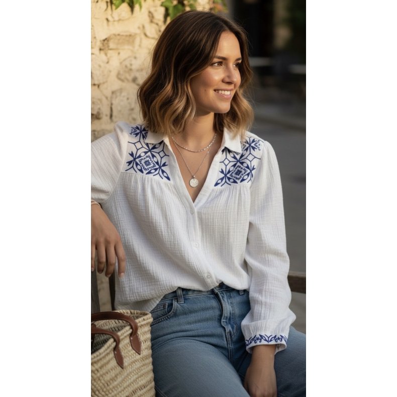 bomuldskjorte-broderi-m�rke-bl�-hvid-mamelukken-skanderborg