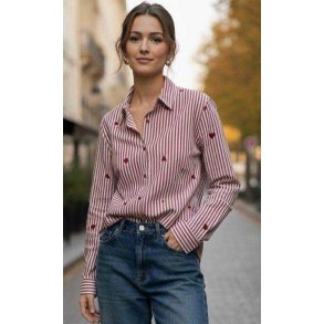Skjorte - R�de striber og hjerter