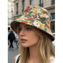B�llehat med blomster