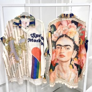 Oversize Skjorte - Frida Kahlo og Regnbue Skjorte