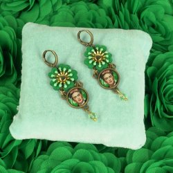 Urban Hippies - Frida Kahlo med gr�n Blomst