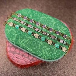 Urban Hippies - Garland armb�nd - Hvid / lilla