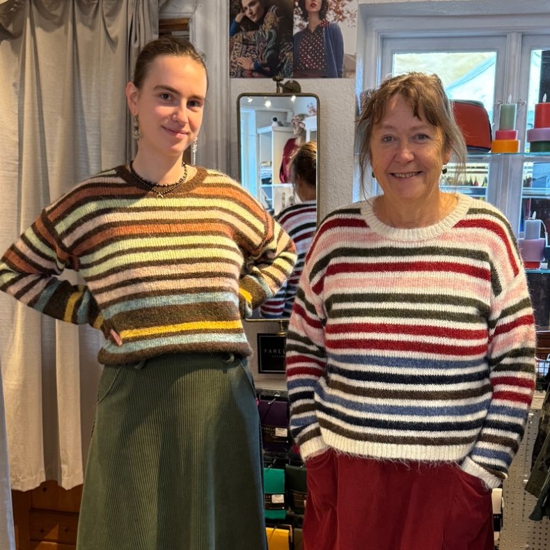 Stribet Sweater - Vlg Farve